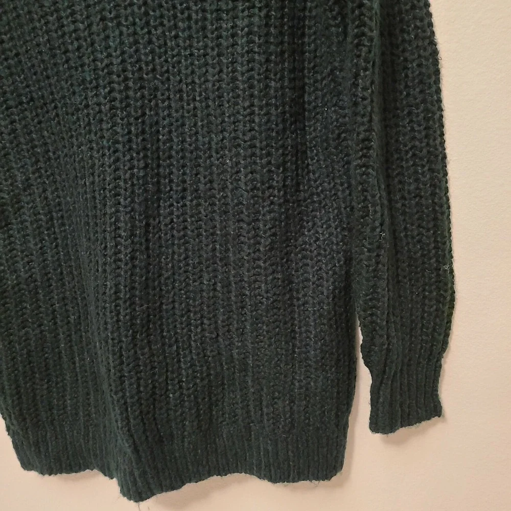 GARAGE Women's Soft Pullover Oversized Sweater Size XS‎ Vneck Green Olive Green